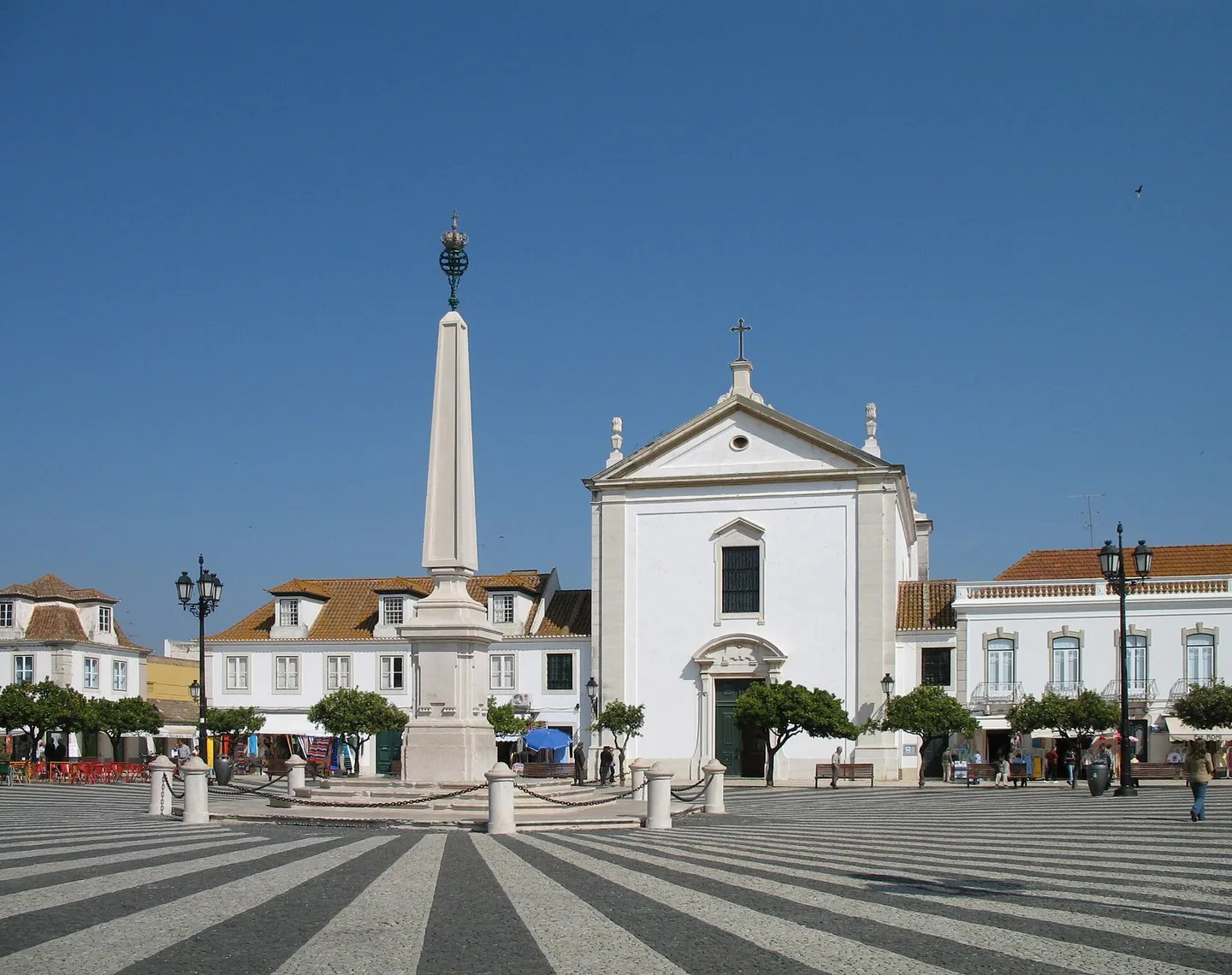 Het dambordplein Praça Marquês de Pombal in Vila Real de Santo António